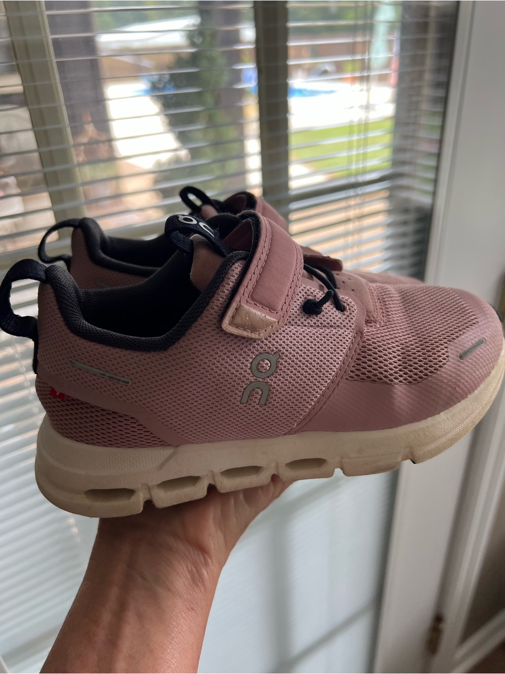 On cloud girls size 12
